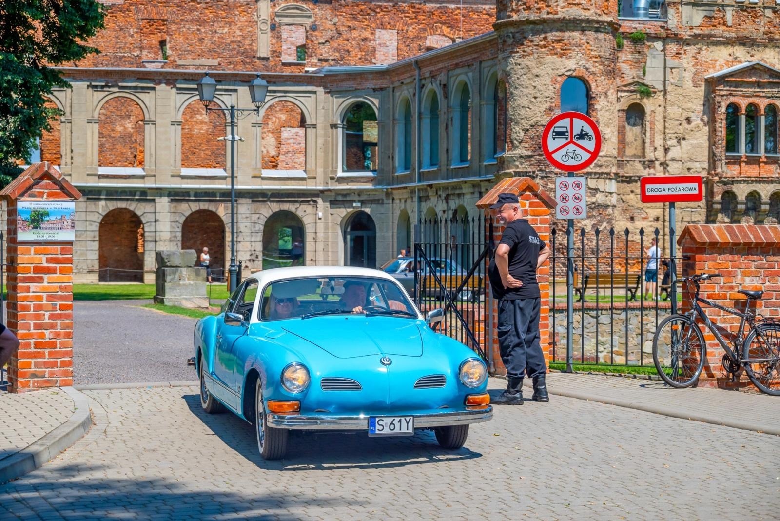 Zdjęcie w galerii na portalu naszraciborz.pl: Oldtimery na zamku w Tworkowie [FOTO] wiadomości z regionu