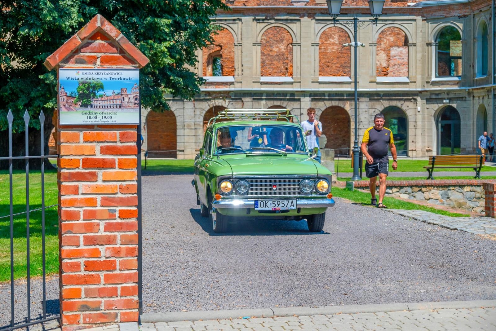 Zdjęcie w galerii na portalu naszraciborz.pl: Oldtimery na zamku w Tworkowie [FOTO] wiadomości z regionu