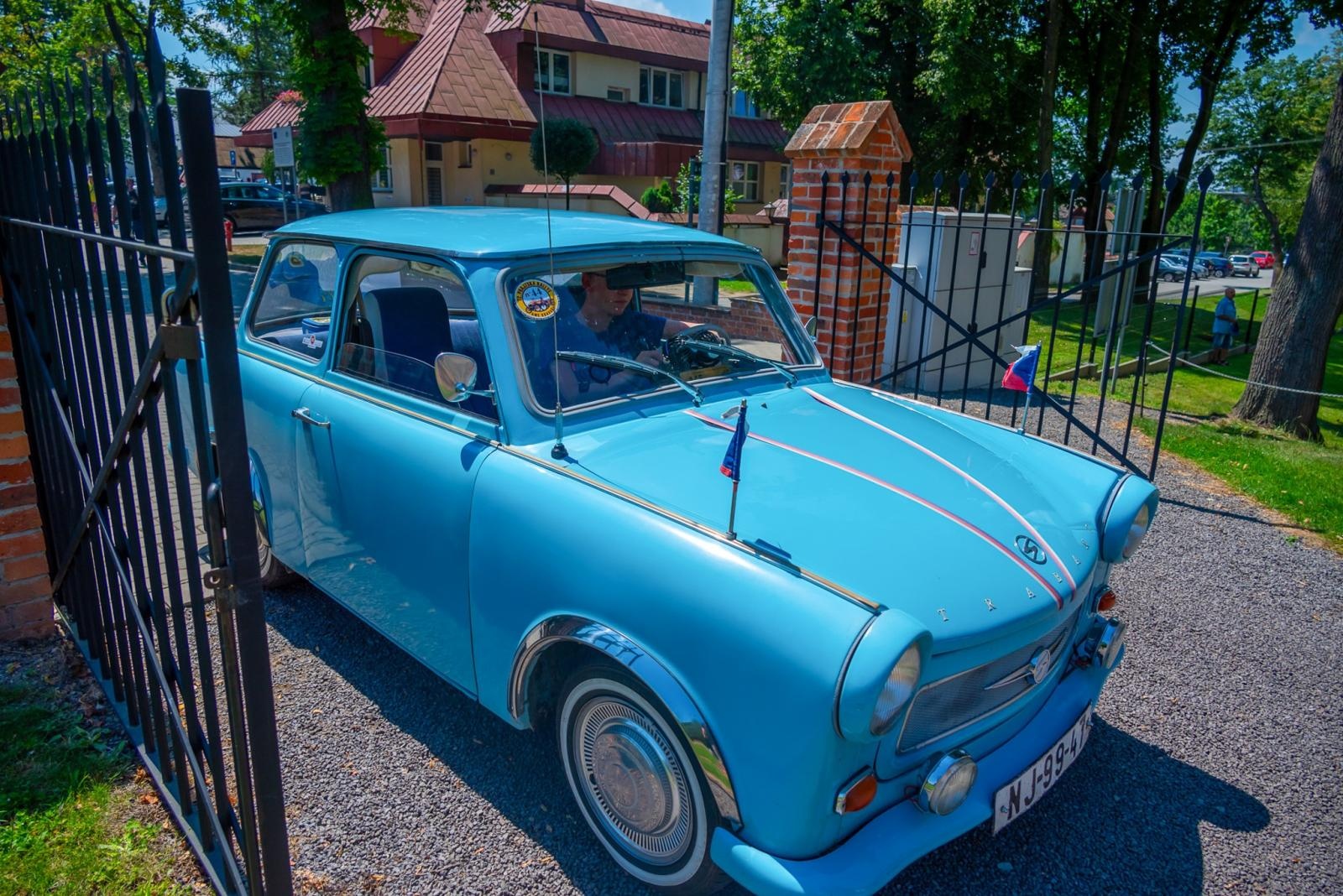 Zdjęcie w galerii na portalu naszraciborz.pl: Oldtimery na zamku w Tworkowie [FOTO] wiadomości z regionu