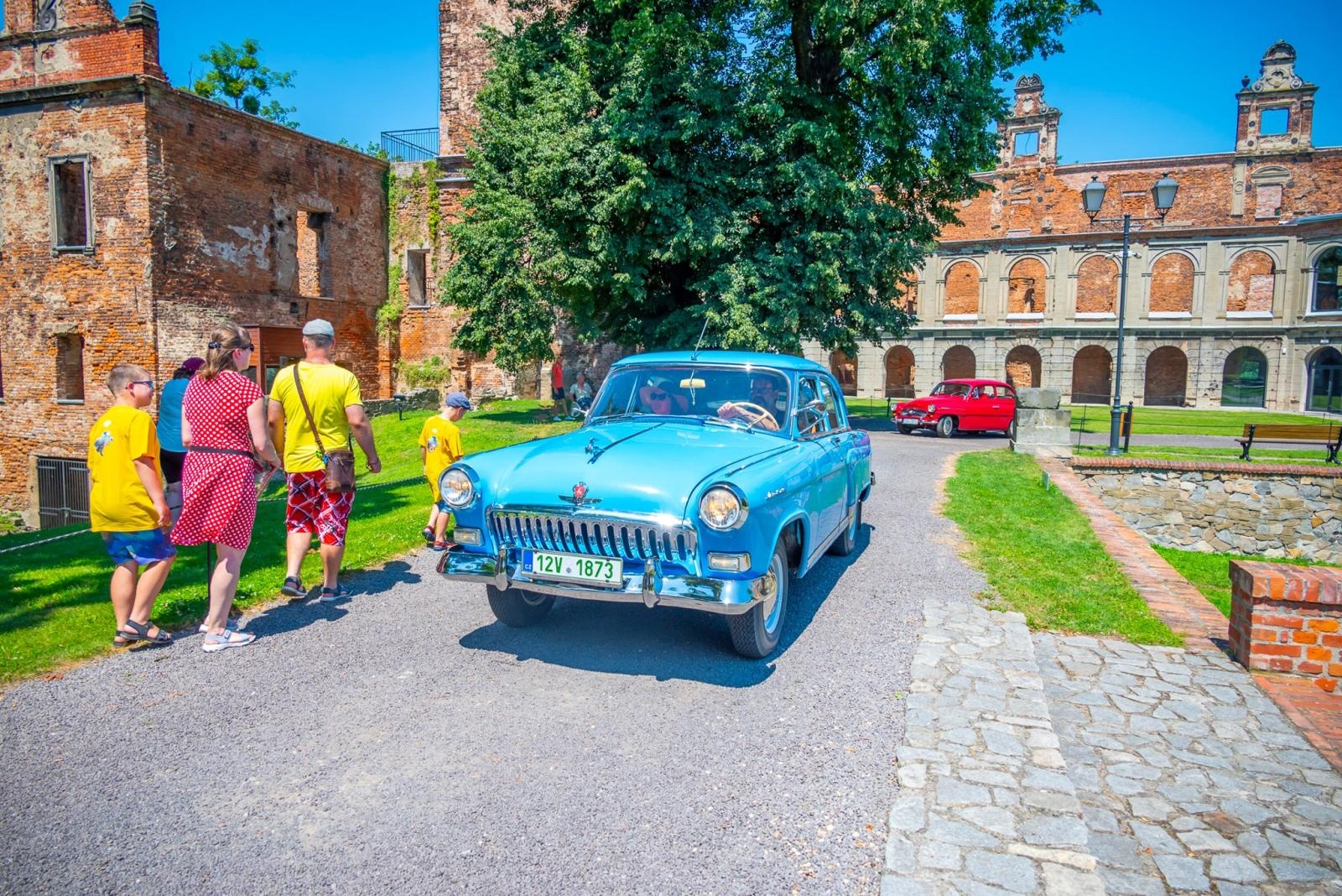 Zdjęcie w galerii na portalu naszraciborz.pl: Oldtimery na zamku w Tworkowie [FOTO] wiadomości z regionu