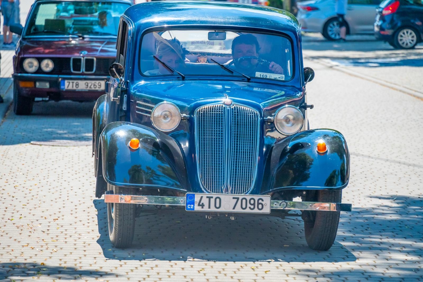 Zdjęcie w galerii na portalu naszraciborz.pl: Oldtimery na zamku w Tworkowie [FOTO] wiadomości z regionu