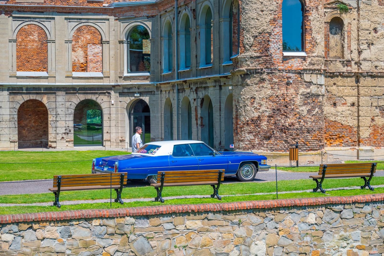 Zdjęcie w galerii na portalu naszraciborz.pl: Oldtimery na zamku w Tworkowie [FOTO] wiadomości z regionu