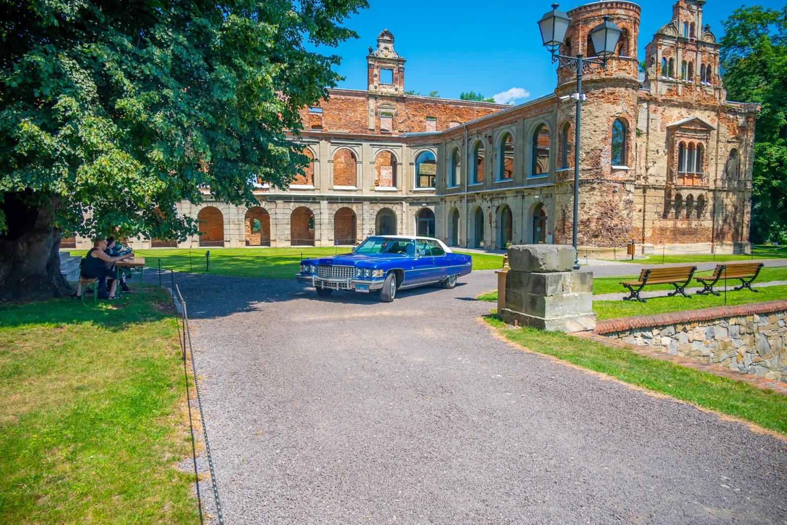 Zdjęcie w galerii na portalu naszraciborz.pl: Oldtimery na zamku w Tworkowie [FOTO] wiadomości z regionu