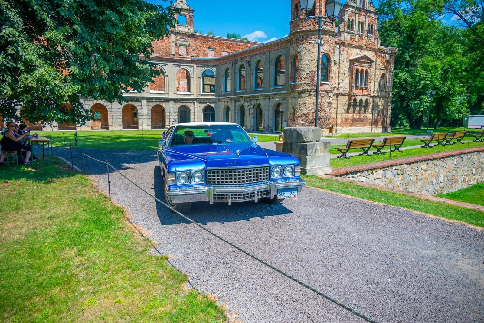 Zdjęcie w galerii na portalu naszraciborz.pl: Oldtimery na zamku w Tworkowie [FOTO] wiadomości z regionu