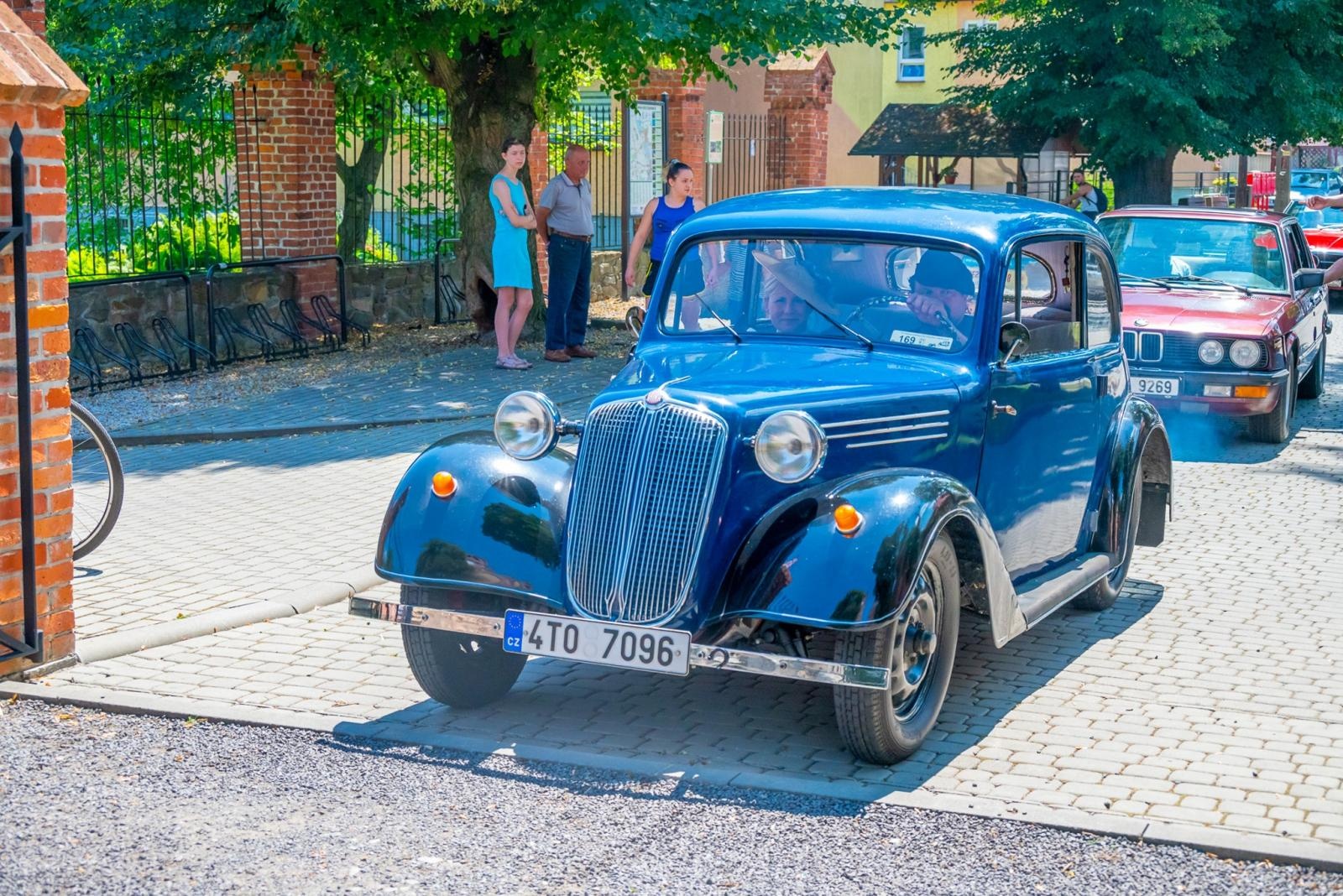 Zdjęcie w galerii na portalu naszraciborz.pl: Oldtimery na zamku w Tworkowie [FOTO] wiadomości z regionu