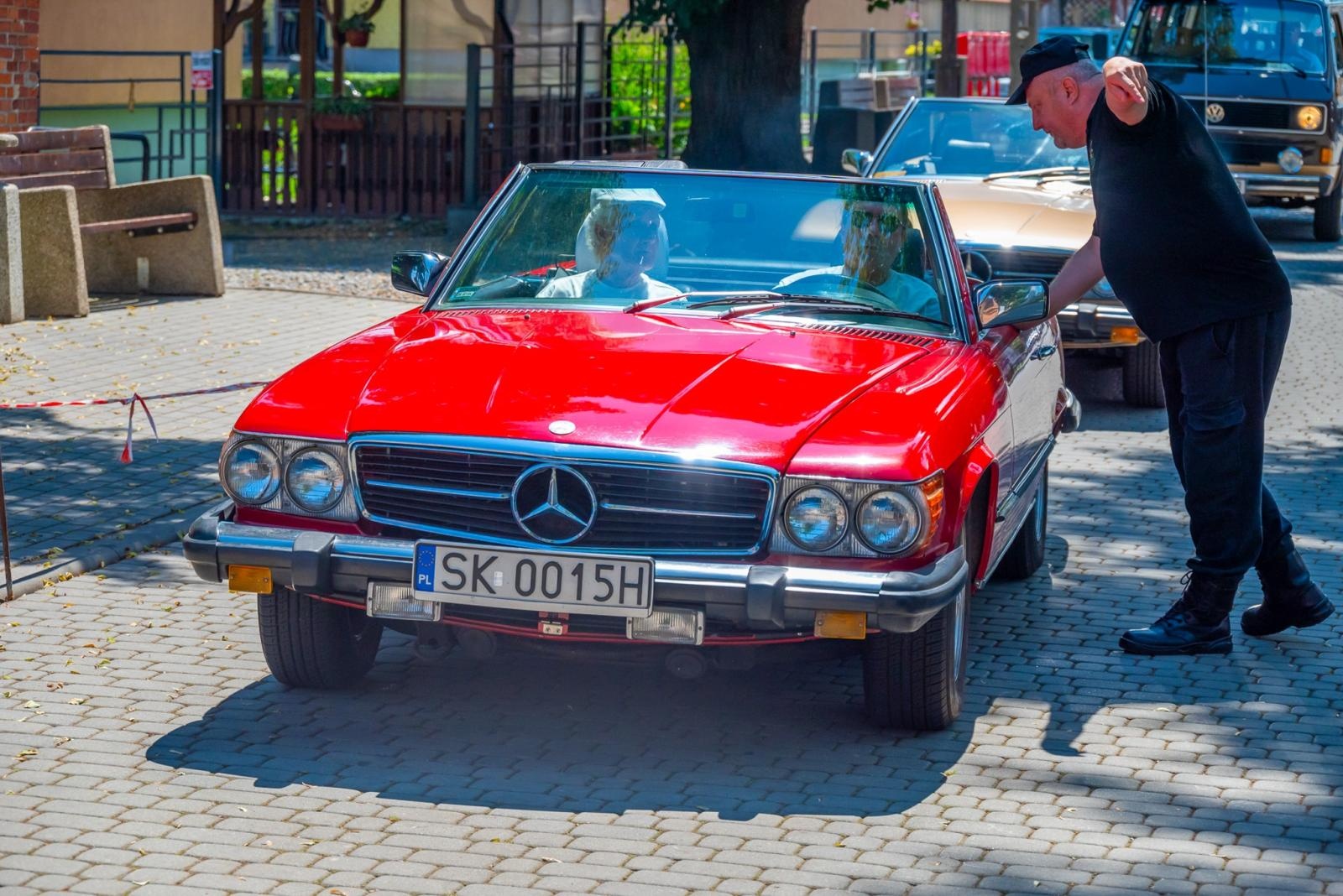 Zdjęcie w galerii na portalu naszraciborz.pl: Oldtimery na zamku w Tworkowie [FOTO] wiadomości z regionu
