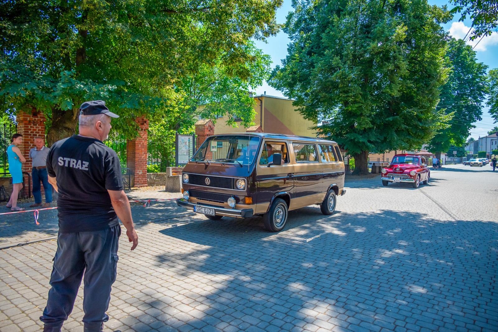 Zdjęcie w galerii na portalu naszraciborz.pl: Oldtimery na zamku w Tworkowie [FOTO] wiadomości z regionu