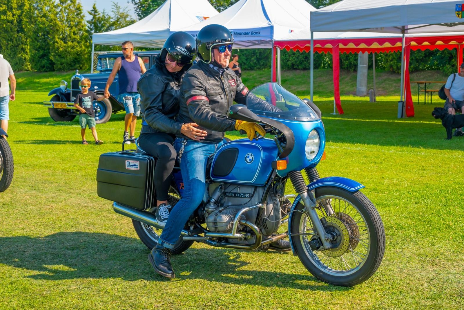 Zdjęcie w galerii na portalu naszraciborz.pl: Oldtimery na zamku w Tworkowie [FOTO] wiadomości z regionu