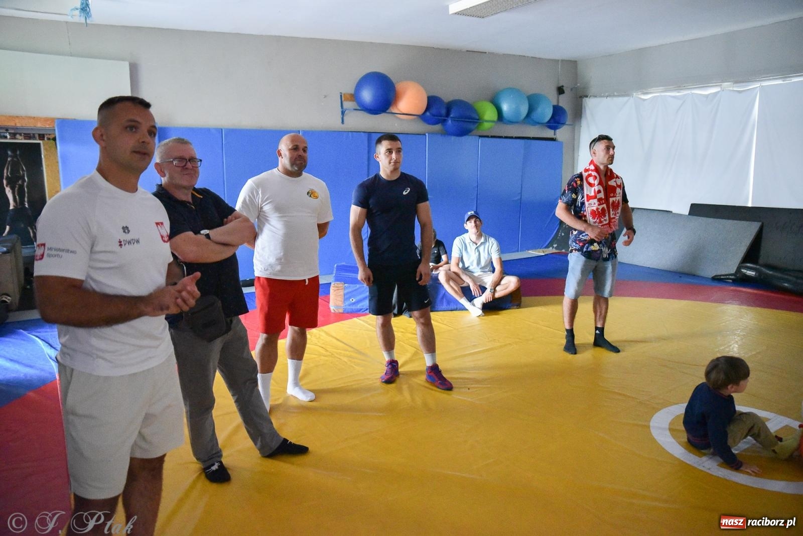 Zdjęcie w galerii na portalu naszraciborz.pl: ME U-20 w zapasach. Sędziowie odebrali raciborzaninowi medal wiadomości z regionu