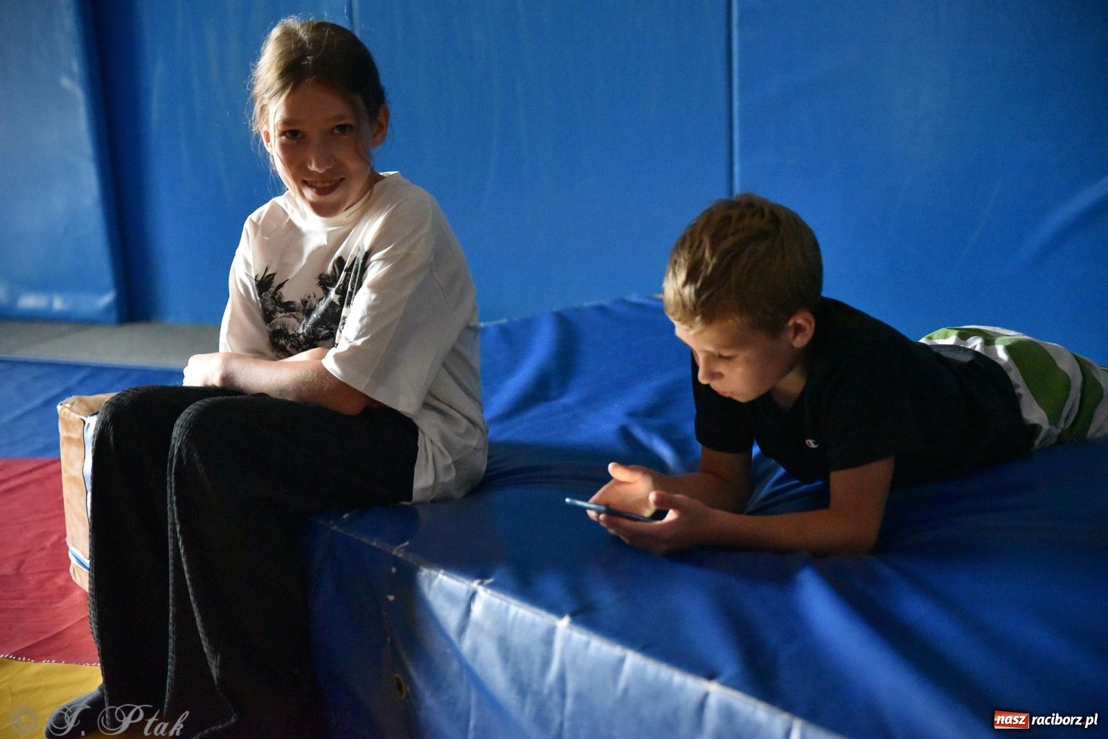 Zdjęcie w galerii na portalu naszraciborz.pl: ME U-20 w zapasach. Sędziowie odebrali raciborzaninowi medal wiadomości z regionu