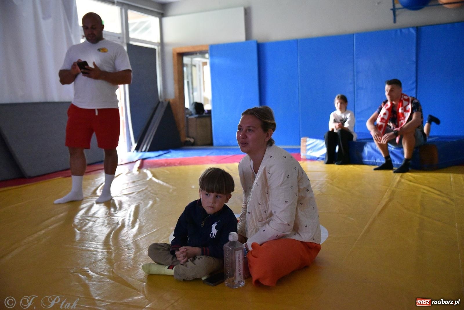 Zdjęcie w galerii na portalu naszraciborz.pl: ME U-20 w zapasach. Sędziowie odebrali raciborzaninowi medal wiadomości z regionu