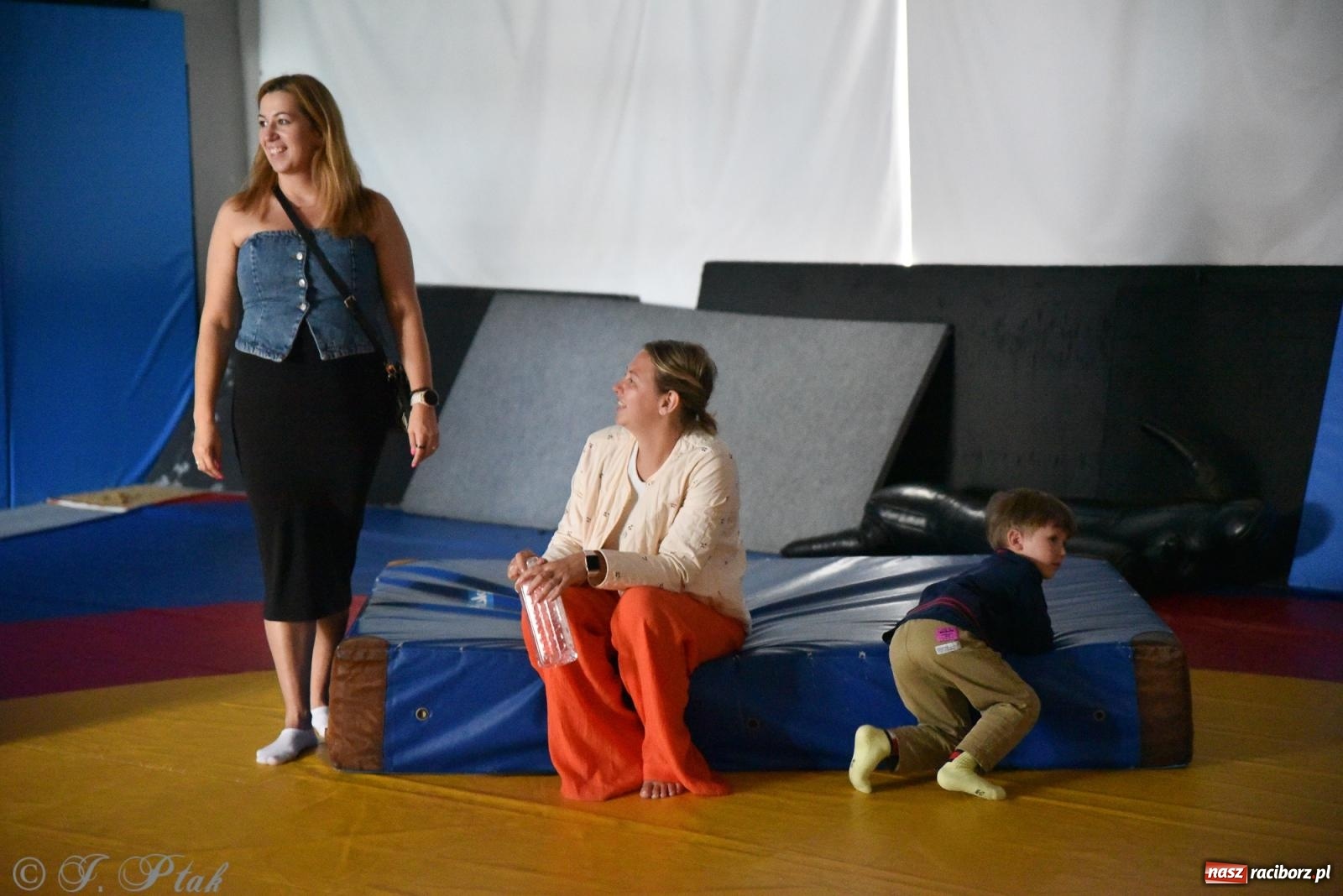 Zdjęcie w galerii na portalu naszraciborz.pl: ME U-20 w zapasach. Sędziowie odebrali raciborzaninowi medal wiadomości z regionu