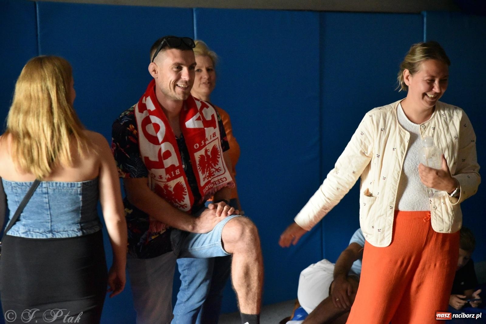 Zdjęcie w galerii na portalu naszraciborz.pl: ME U-20 w zapasach. Sędziowie odebrali raciborzaninowi medal wiadomości z regionu