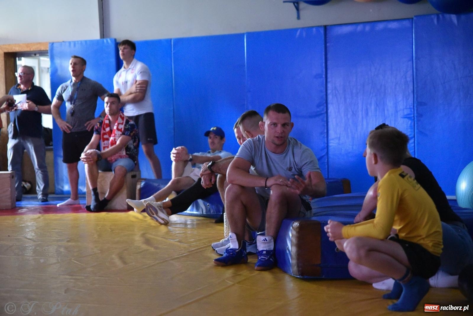 Zdjęcie w galerii na portalu naszraciborz.pl: ME U-20 w zapasach. Sędziowie odebrali raciborzaninowi medal wiadomości z regionu