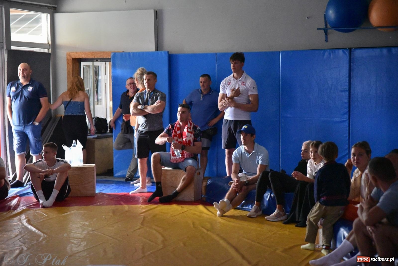 Zdjęcie w galerii na portalu naszraciborz.pl: ME U-20 w zapasach. Sędziowie odebrali raciborzaninowi medal wiadomości z regionu