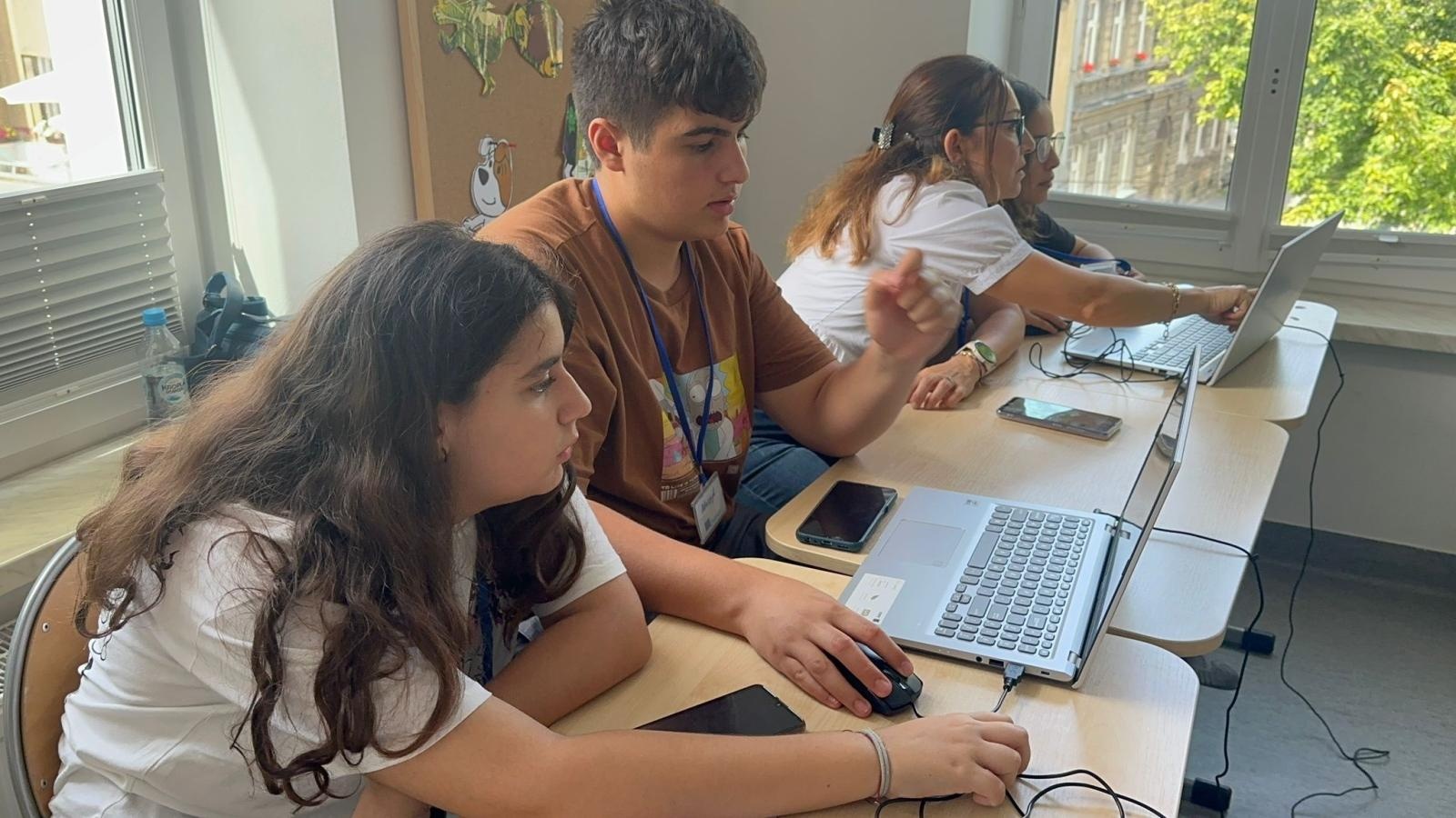 Zdjęcie w galerii na portalu naszraciborz.pl: Erasmus w raciborskiej Słonecznej Krainie. W poszukiwaniu sposobów włączania STEM i robotyki do praktyk edukacyjnych wiadomości z regionu