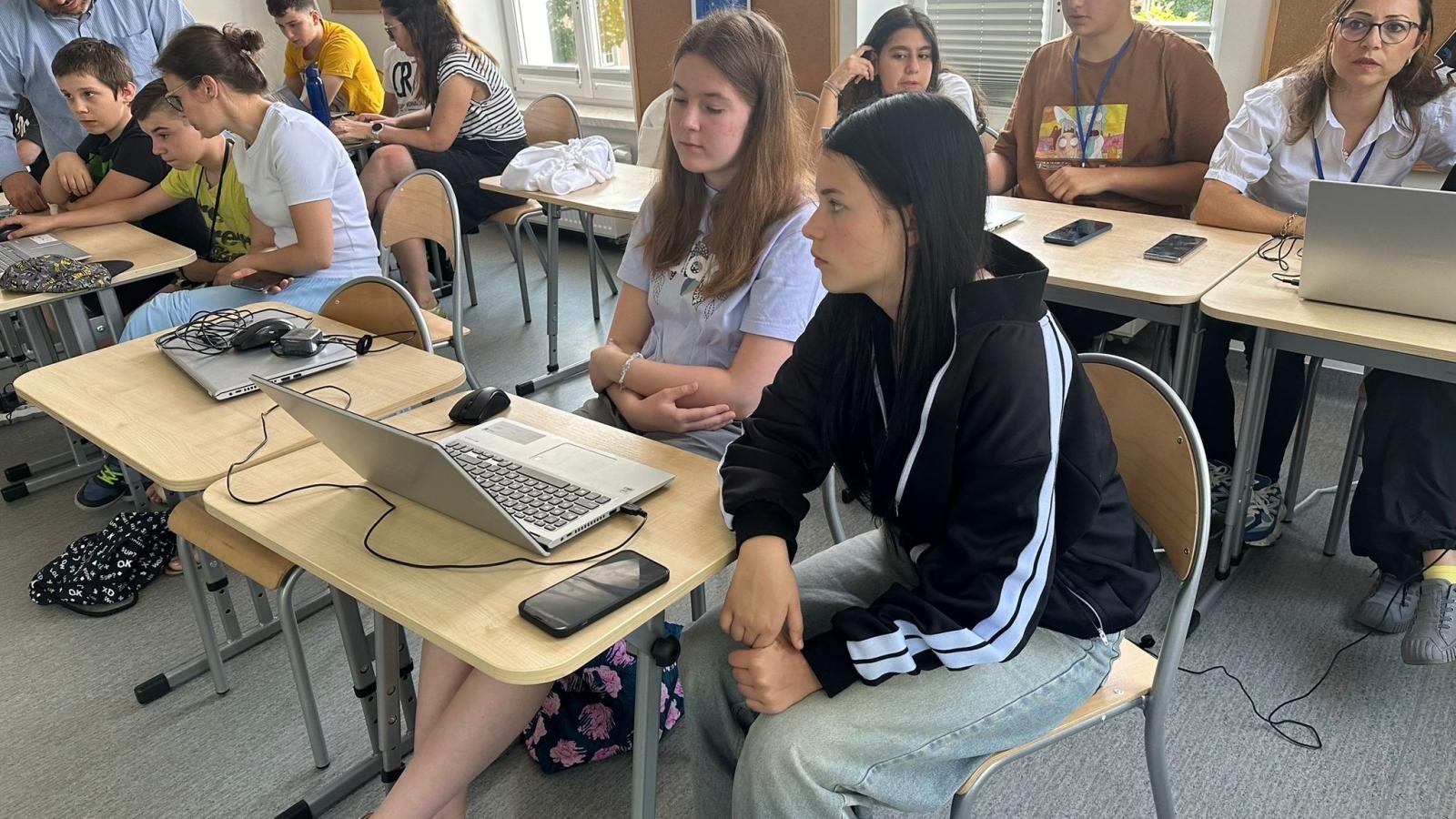 Zdjęcie w galerii na portalu naszraciborz.pl: Erasmus w raciborskiej Słonecznej Krainie. W poszukiwaniu sposobów włączania STEM i robotyki do praktyk edukacyjnych wiadomości z regionu