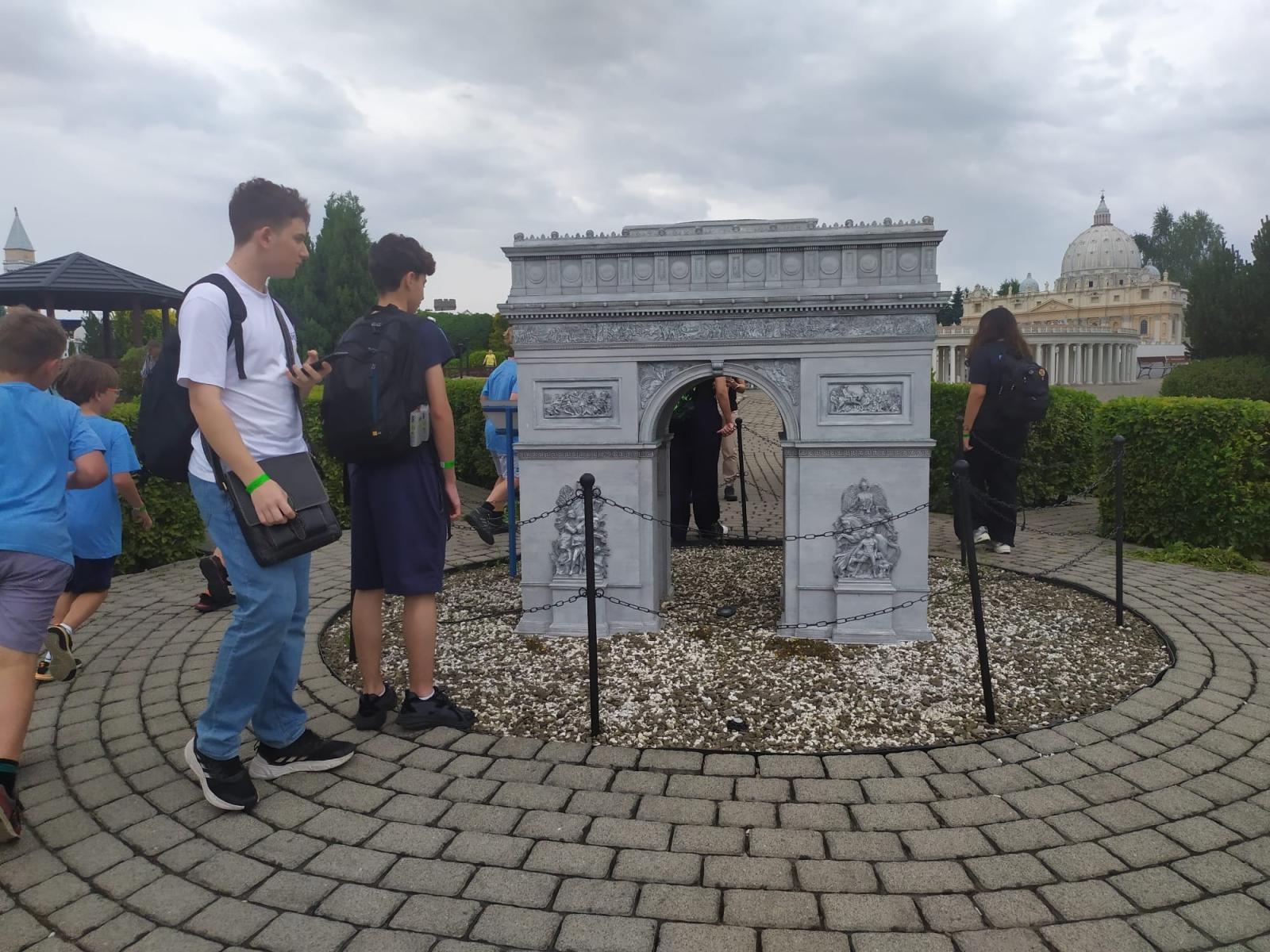 Zdjęcie w galerii na portalu naszraciborz.pl: Erasmus w raciborskiej Słonecznej Krainie. W poszukiwaniu sposobów włączania STEM i robotyki do praktyk edukacyjnych wiadomości z regionu