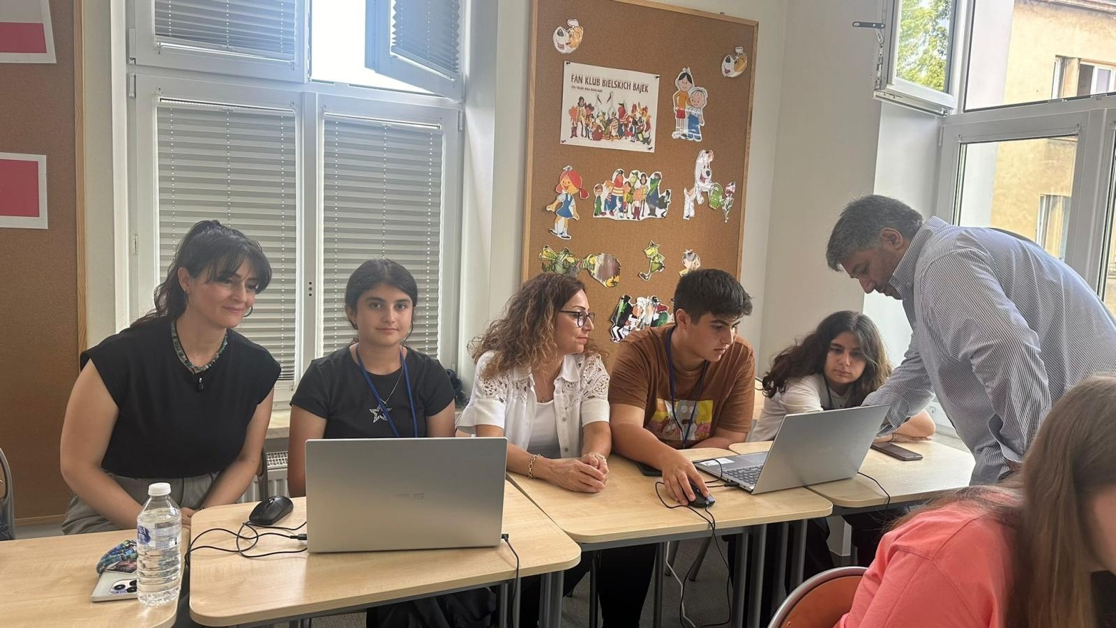 Zdjęcie w galerii na portalu naszraciborz.pl: Erasmus w raciborskiej Słonecznej Krainie. W poszukiwaniu sposobów włączania STEM i robotyki do praktyk edukacyjnych wiadomości z regionu