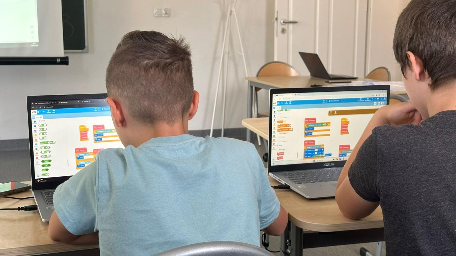 Zdjęcie w galerii na portalu naszraciborz.pl: Erasmus w raciborskiej Słonecznej Krainie. W poszukiwaniu sposobów włączania STEM i robotyki do praktyk edukacyjnych wiadomości z regionu