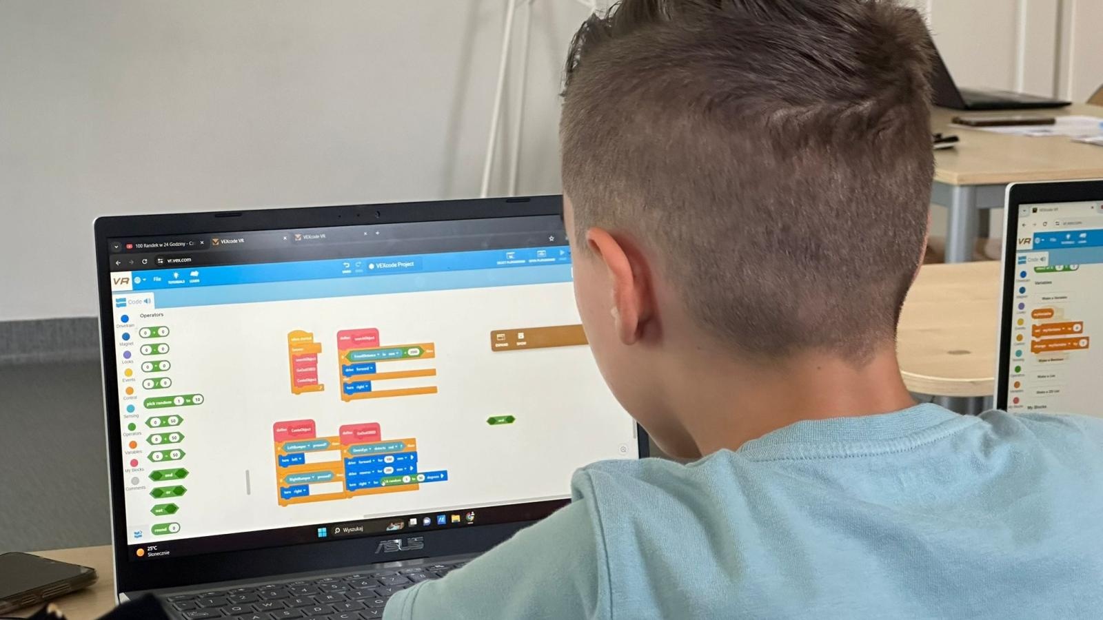 Zdjęcie w galerii na portalu naszraciborz.pl: Erasmus w raciborskiej Słonecznej Krainie. W poszukiwaniu sposobów włączania STEM i robotyki do praktyk edukacyjnych wiadomości z regionu