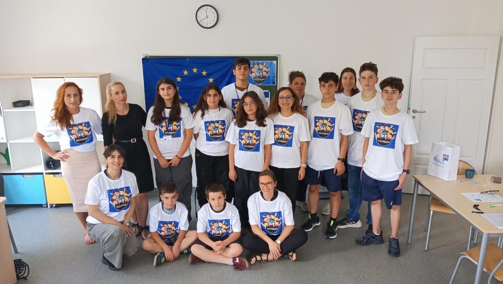 Zdjęcie w galerii na portalu naszraciborz.pl: Erasmus w raciborskiej Słonecznej Krainie. W poszukiwaniu sposobów włączania STEM i robotyki do praktyk edukacyjnych wiadomości z regionu