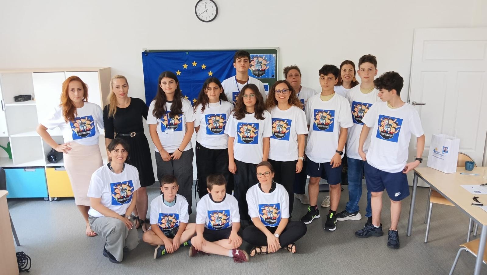 Zdjęcie w galerii na portalu naszraciborz.pl: Erasmus w raciborskiej Słonecznej Krainie. W poszukiwaniu sposobów włączania STEM i robotyki do praktyk edukacyjnych wiadomości z regionu