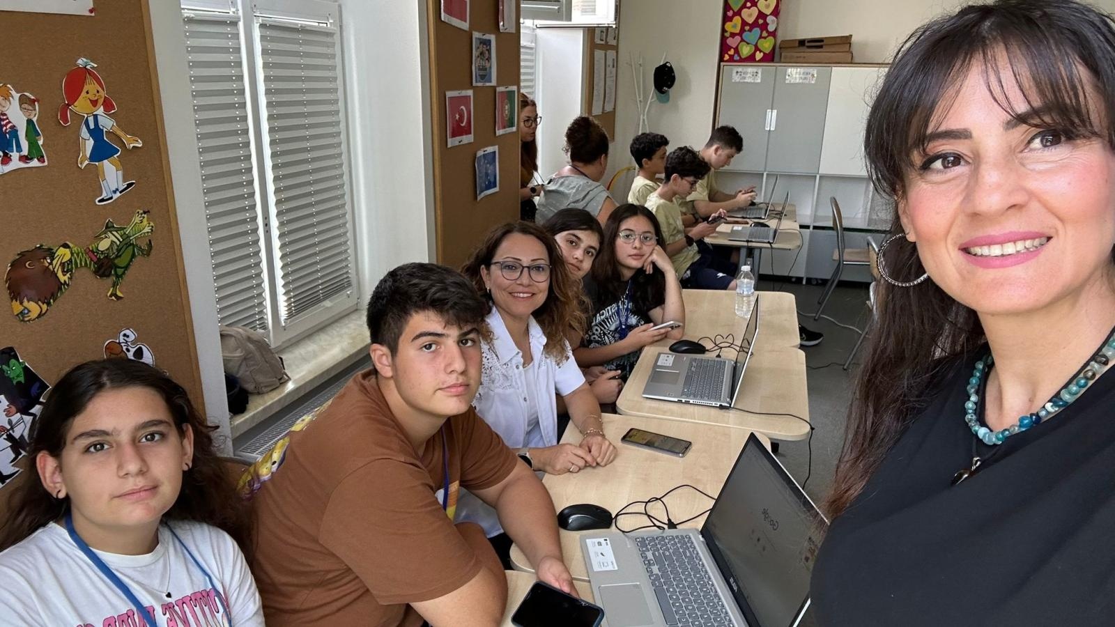 Zdjęcie w galerii na portalu naszraciborz.pl: Erasmus w raciborskiej Słonecznej Krainie. W poszukiwaniu sposobów włączania STEM i robotyki do praktyk edukacyjnych wiadomości z regionu