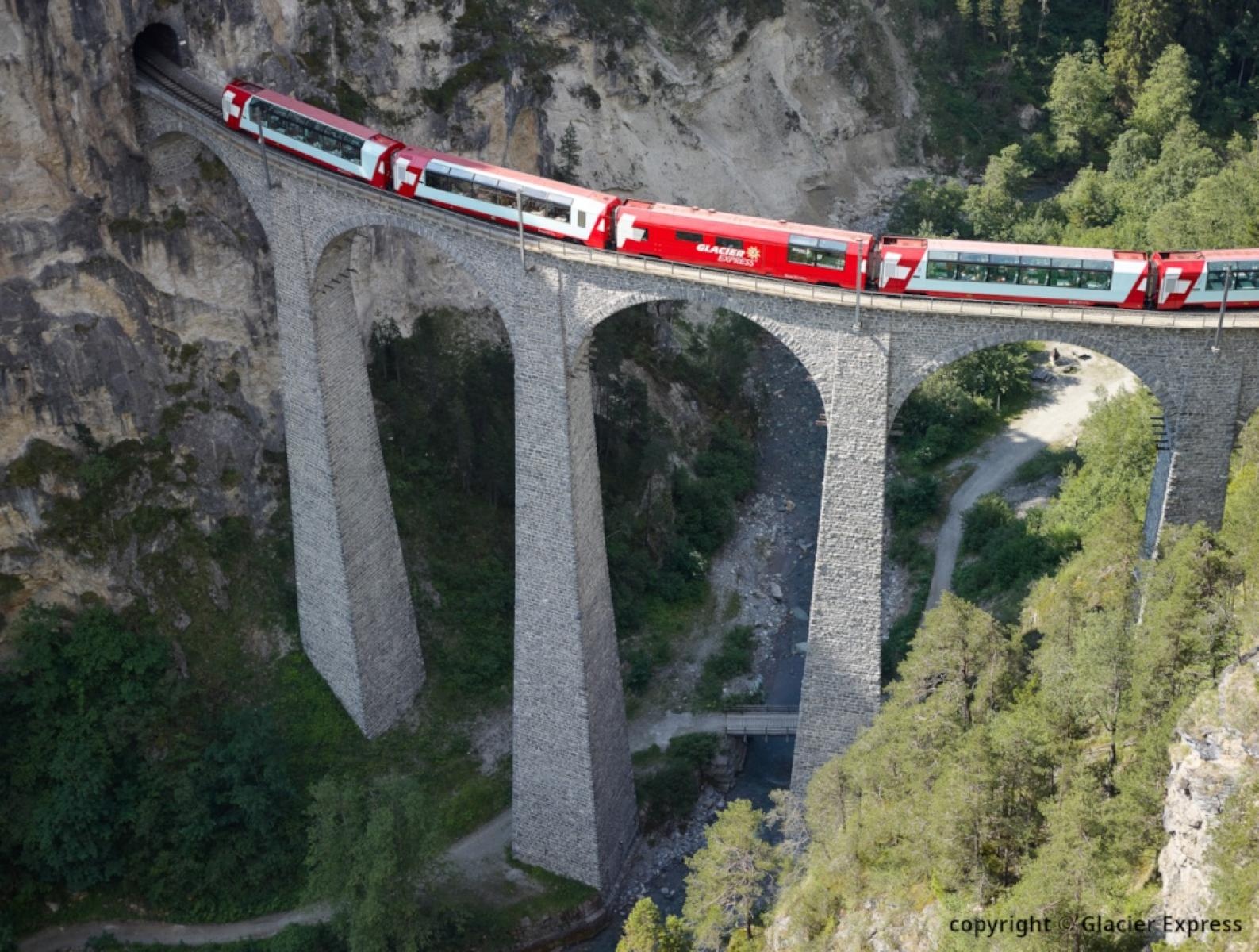 Zdjęcie w galerii na portalu naszraciborz.pl: Glacier Express, czyli Orinoko zaprasza w podróż przez Alpy słynnym ekspresem lodowcowym! wiadomości z regionu
