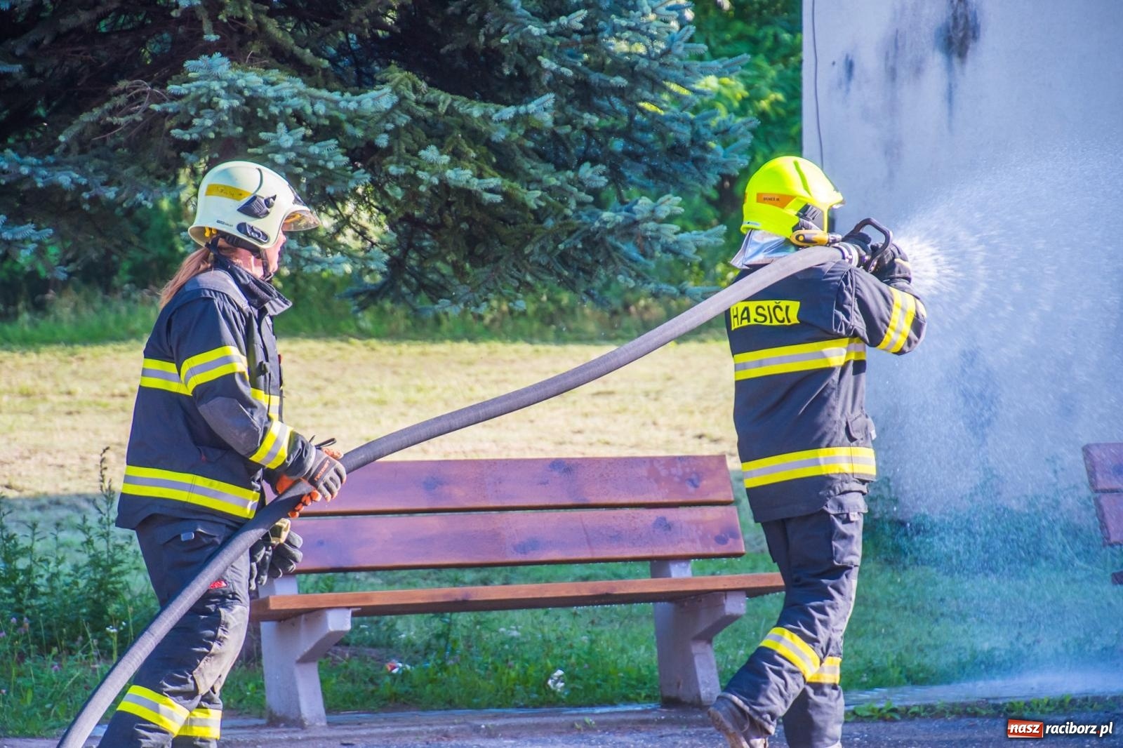 Zdjęcie w galerii na portalu naszraciborz.pl: Ćwiczenia strażackie w Krzanowicach. Świętowanie 135-lecia miejscowej OSP wiadomości z regionu