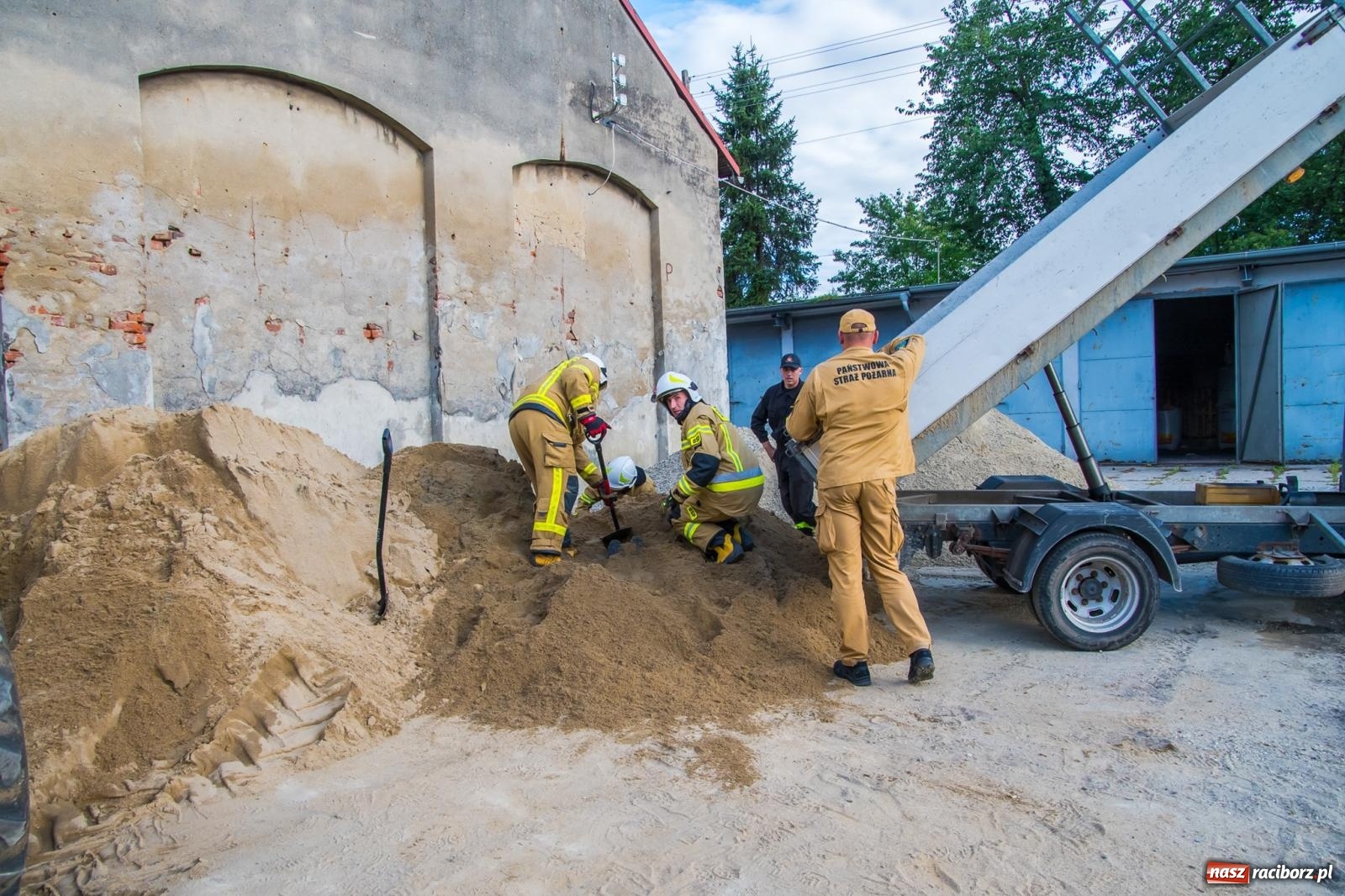 Zdjęcie w galerii na portalu naszraciborz.pl: Ćwiczenia strażackie w Krzanowicach. Świętowanie 135-lecia miejscowej OSP wiadomości z regionu