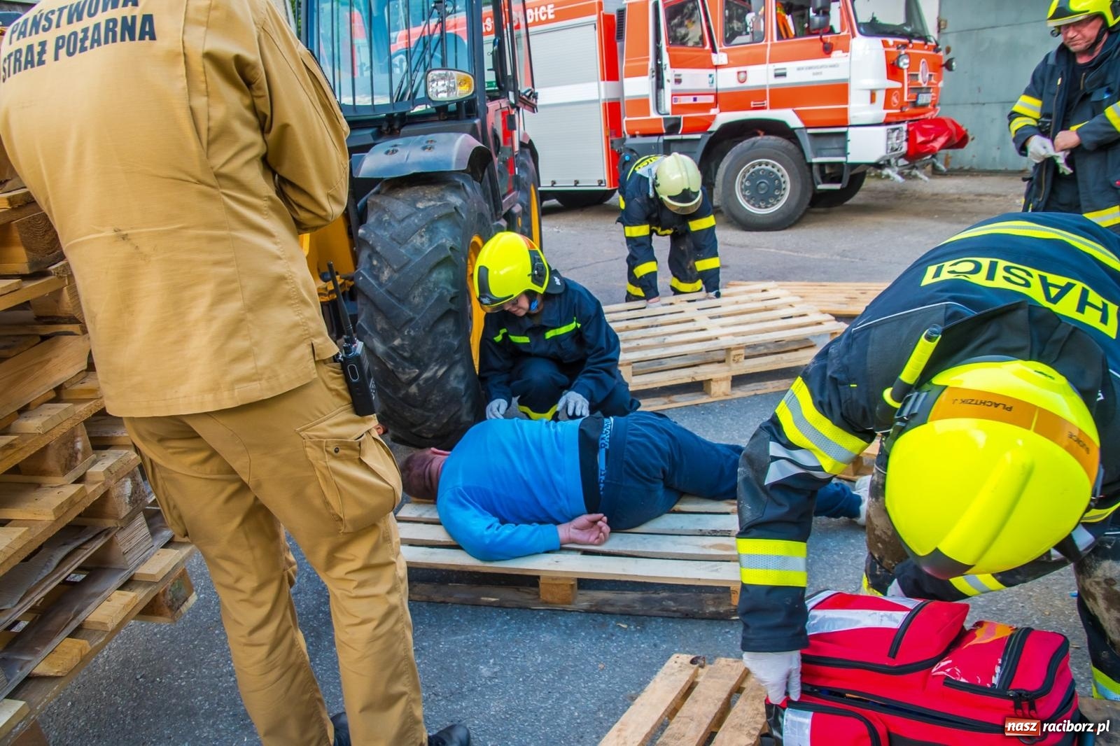 Zdjęcie w galerii na portalu naszraciborz.pl: Ćwiczenia strażackie w Krzanowicach. Świętowanie 135-lecia miejscowej OSP wiadomości z regionu
