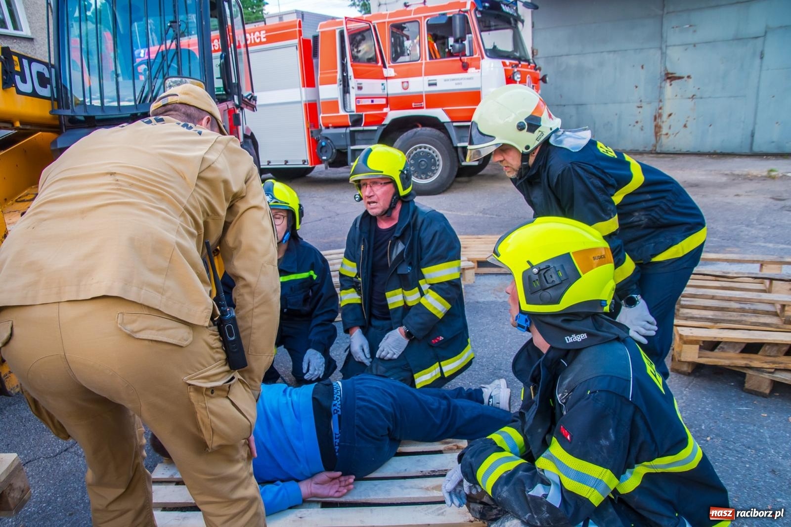 Zdjęcie w galerii na portalu naszraciborz.pl: Ćwiczenia strażackie w Krzanowicach. Świętowanie 135-lecia miejscowej OSP wiadomości z regionu