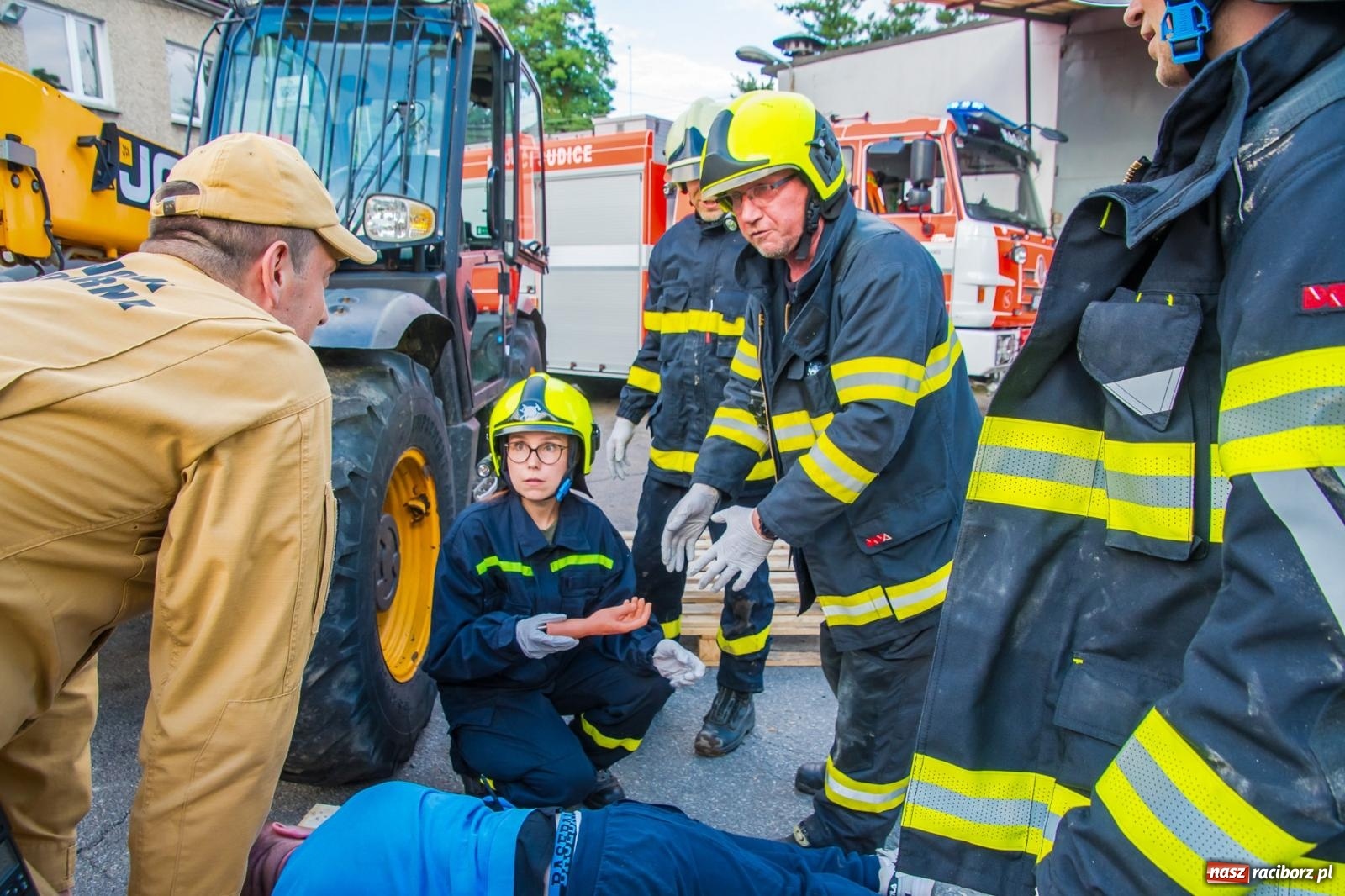 Zdjęcie w galerii na portalu naszraciborz.pl: Ćwiczenia strażackie w Krzanowicach. Świętowanie 135-lecia miejscowej OSP wiadomości z regionu