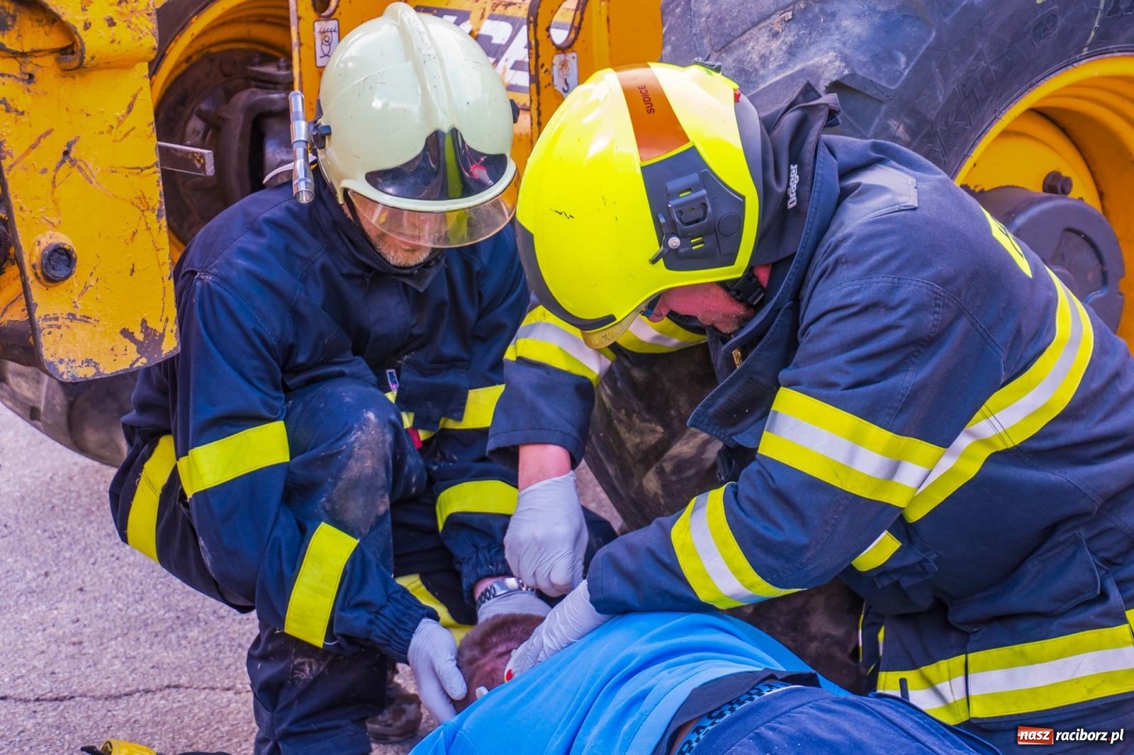 Zdjęcie w galerii na portalu naszraciborz.pl: Ćwiczenia strażackie w Krzanowicach. Świętowanie 135-lecia miejscowej OSP wiadomości z regionu