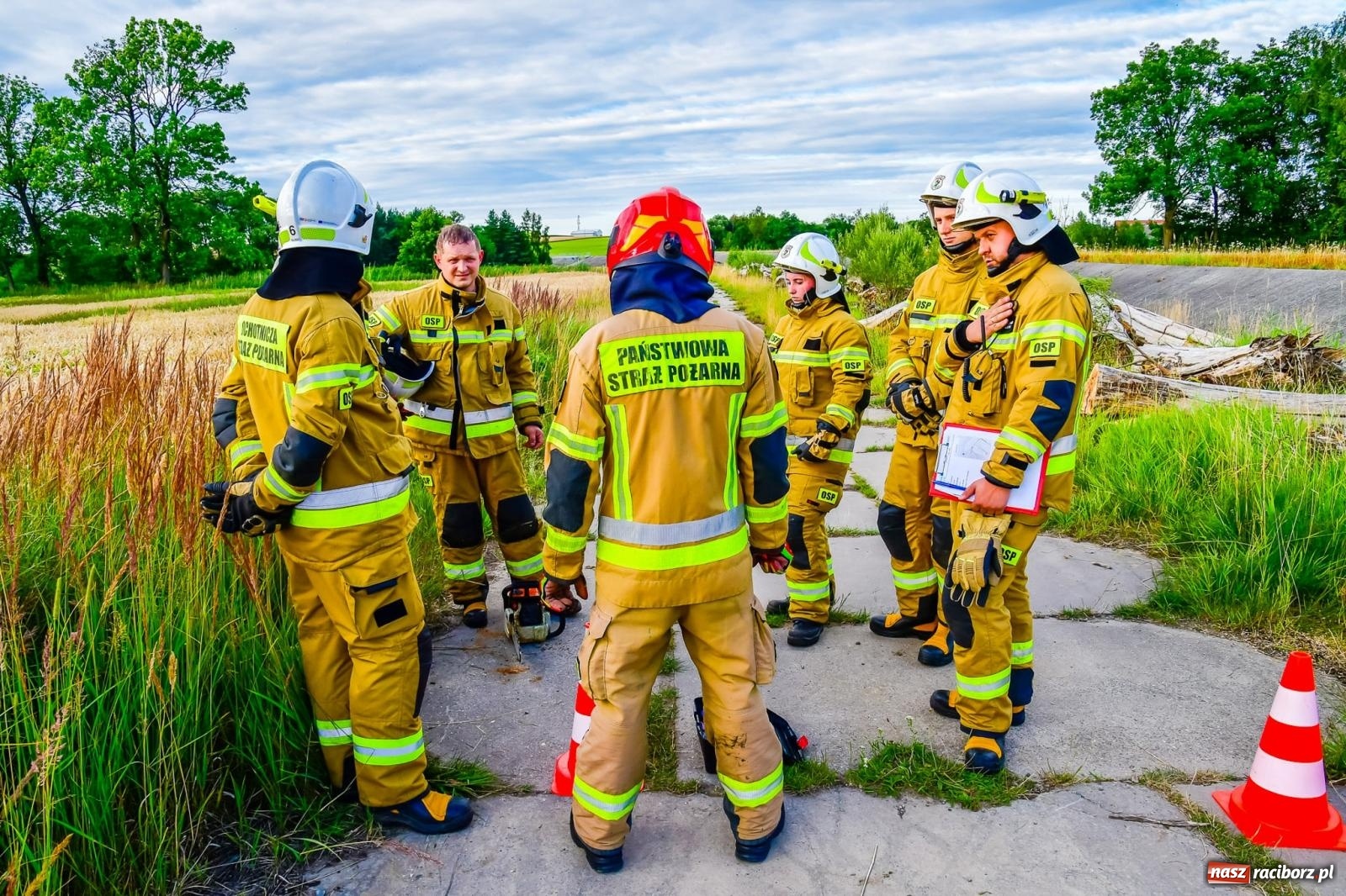 Zdjęcie w galerii na portalu naszraciborz.pl: Ćwiczenia strażackie w Krzanowicach. Świętowanie 135-lecia miejscowej OSP wiadomości z regionu