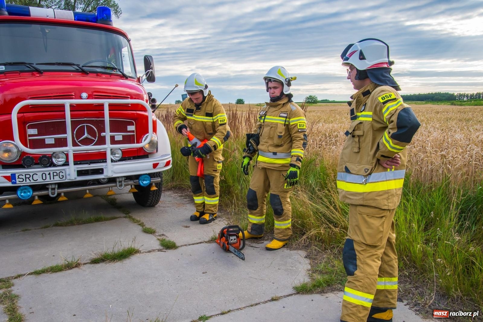 Zdjęcie w galerii na portalu naszraciborz.pl: Ćwiczenia strażackie w Krzanowicach. Świętowanie 135-lecia miejscowej OSP wiadomości z regionu