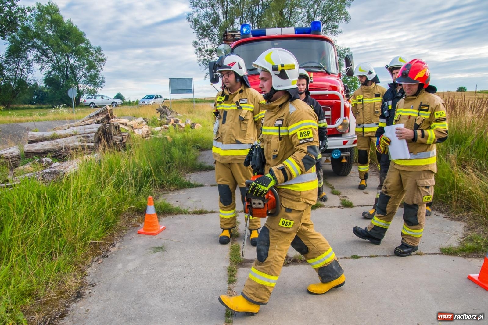 Zdjęcie w galerii na portalu naszraciborz.pl: Ćwiczenia strażackie w Krzanowicach. Świętowanie 135-lecia miejscowej OSP wiadomości z regionu