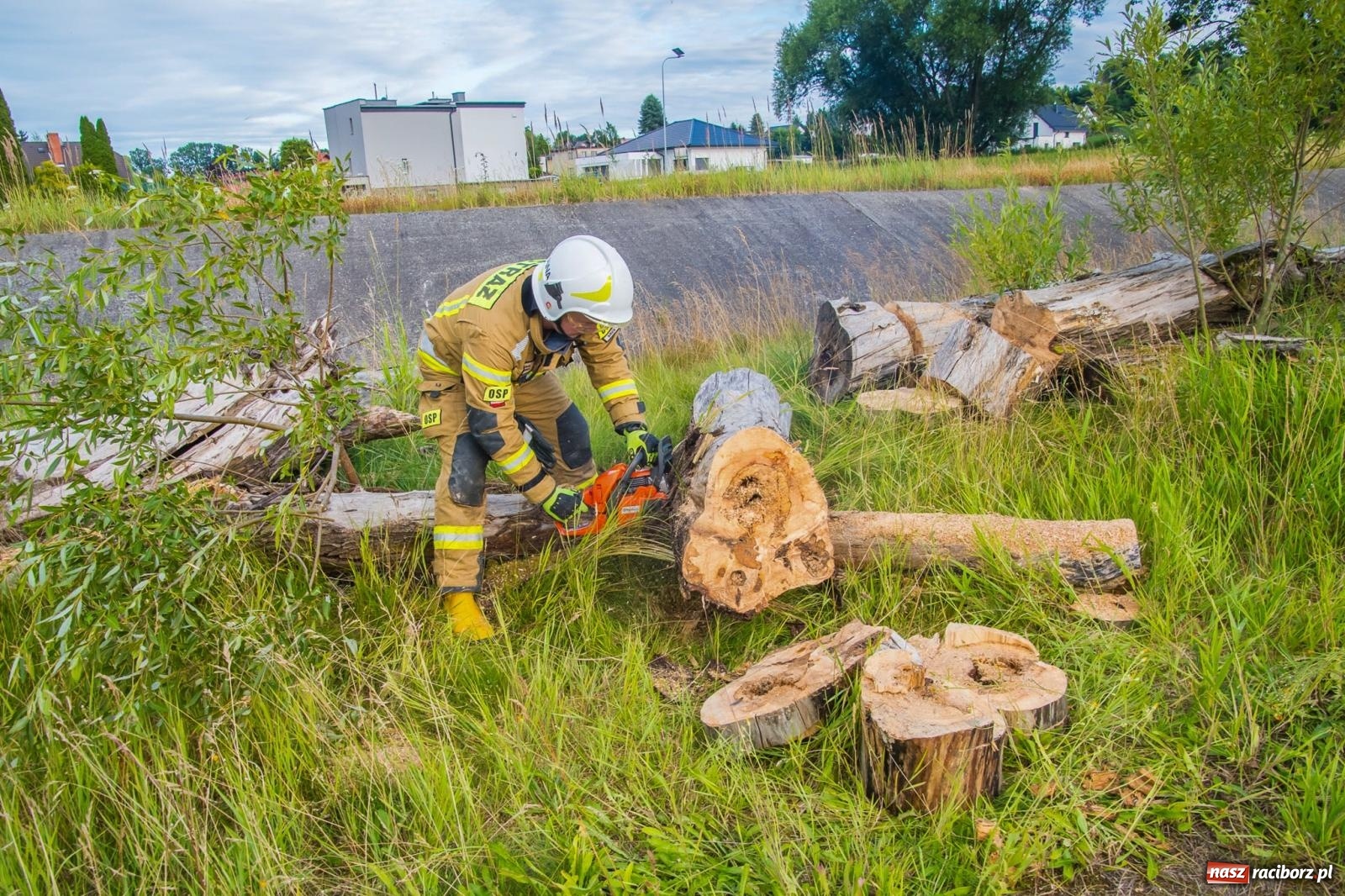 Zdjęcie w galerii na portalu naszraciborz.pl: Ćwiczenia strażackie w Krzanowicach. Świętowanie 135-lecia miejscowej OSP wiadomości z regionu