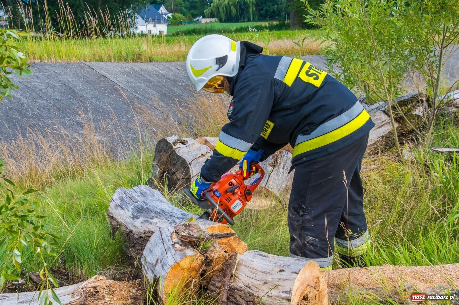 Zdjęcie w galerii na portalu naszraciborz.pl: Ćwiczenia strażackie w Krzanowicach. Świętowanie 135-lecia miejscowej OSP wiadomości z regionu