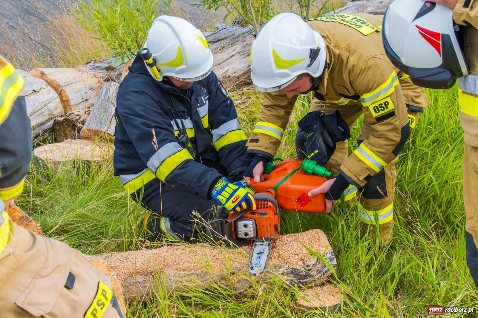 Zdjęcie w galerii na portalu naszraciborz.pl: Ćwiczenia strażackie w Krzanowicach. Świętowanie 135-lecia miejscowej OSP wiadomości z regionu