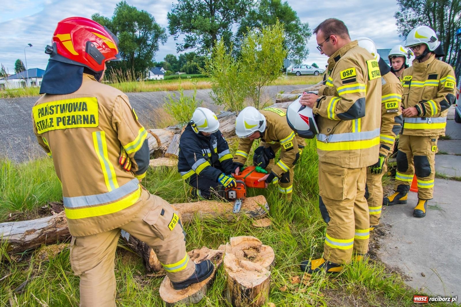 Zdjęcie w galerii na portalu naszraciborz.pl: Ćwiczenia strażackie w Krzanowicach. Świętowanie 135-lecia miejscowej OSP wiadomości z regionu