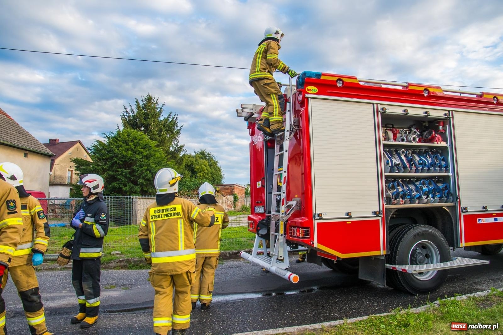 Zdjęcie w galerii na portalu naszraciborz.pl: Ćwiczenia strażackie w Krzanowicach. Świętowanie 135-lecia miejscowej OSP wiadomości z regionu