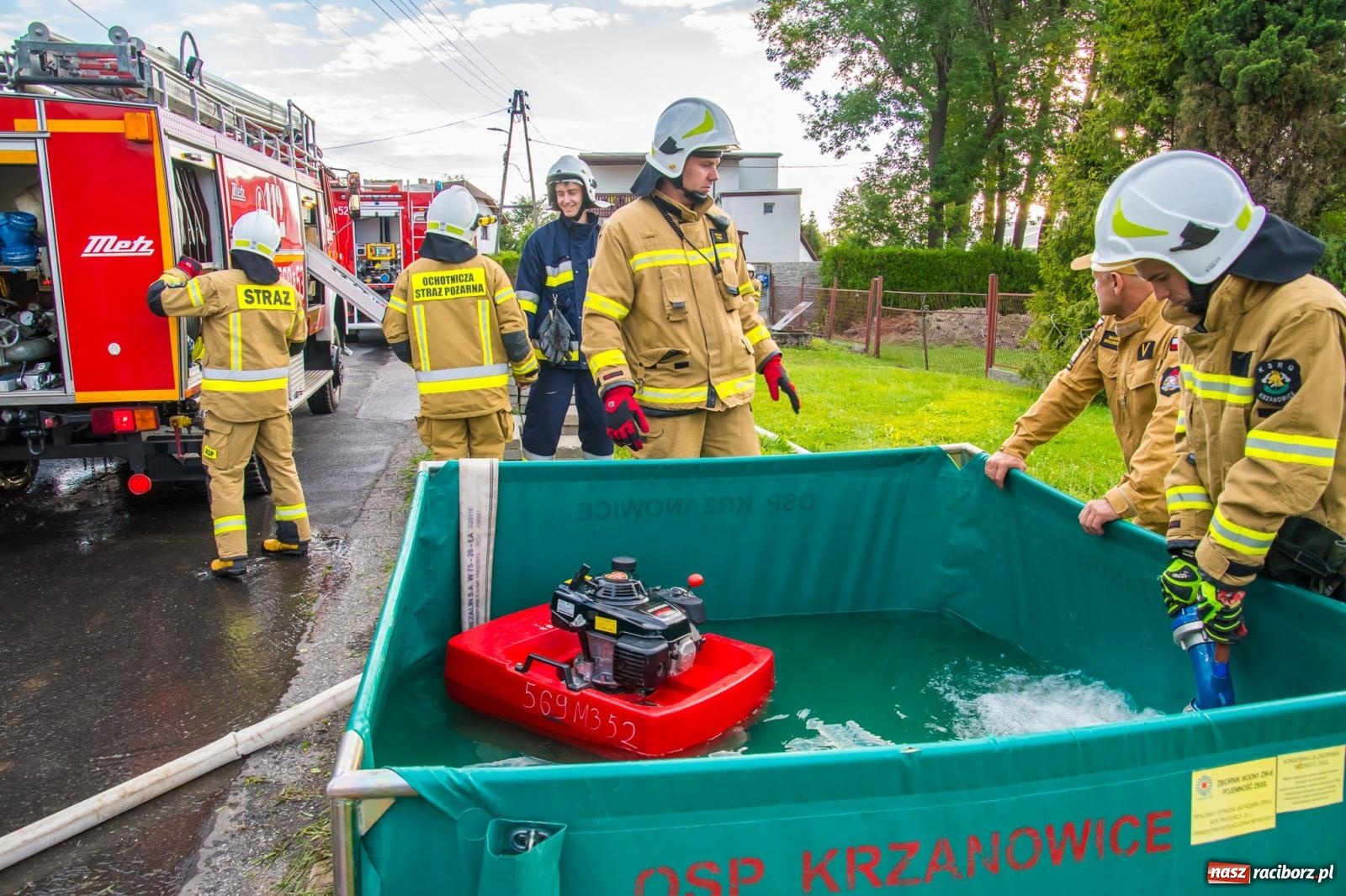 Zdjęcie w galerii na portalu naszraciborz.pl: Ćwiczenia strażackie w Krzanowicach. Świętowanie 135-lecia miejscowej OSP wiadomości z regionu