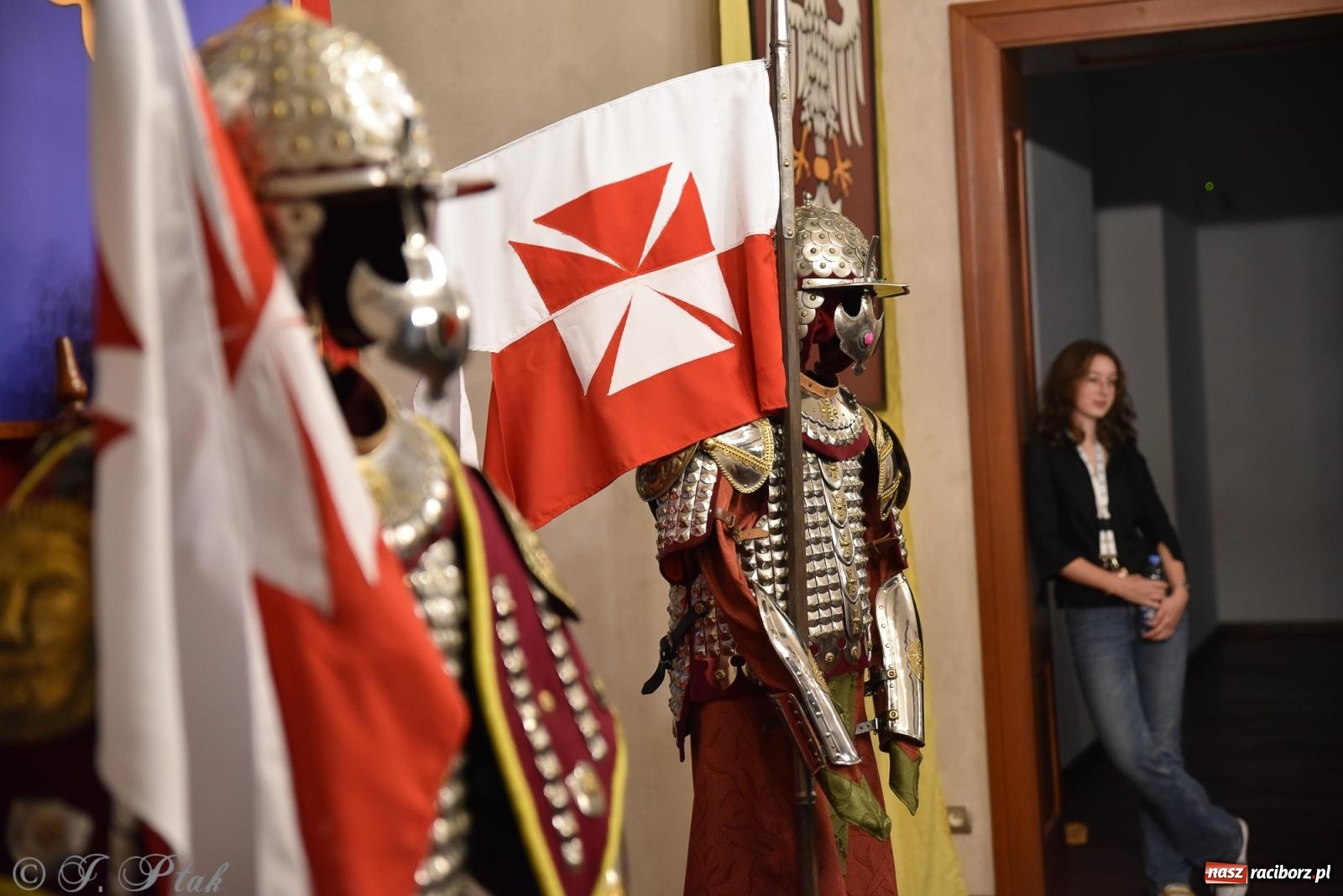 Zdjęcie w galerii na portalu naszraciborz.pl: Nocne zwiedzanie zamku w Raciborzu z wejściem do podziemi starej baszty wiadomości z regionu