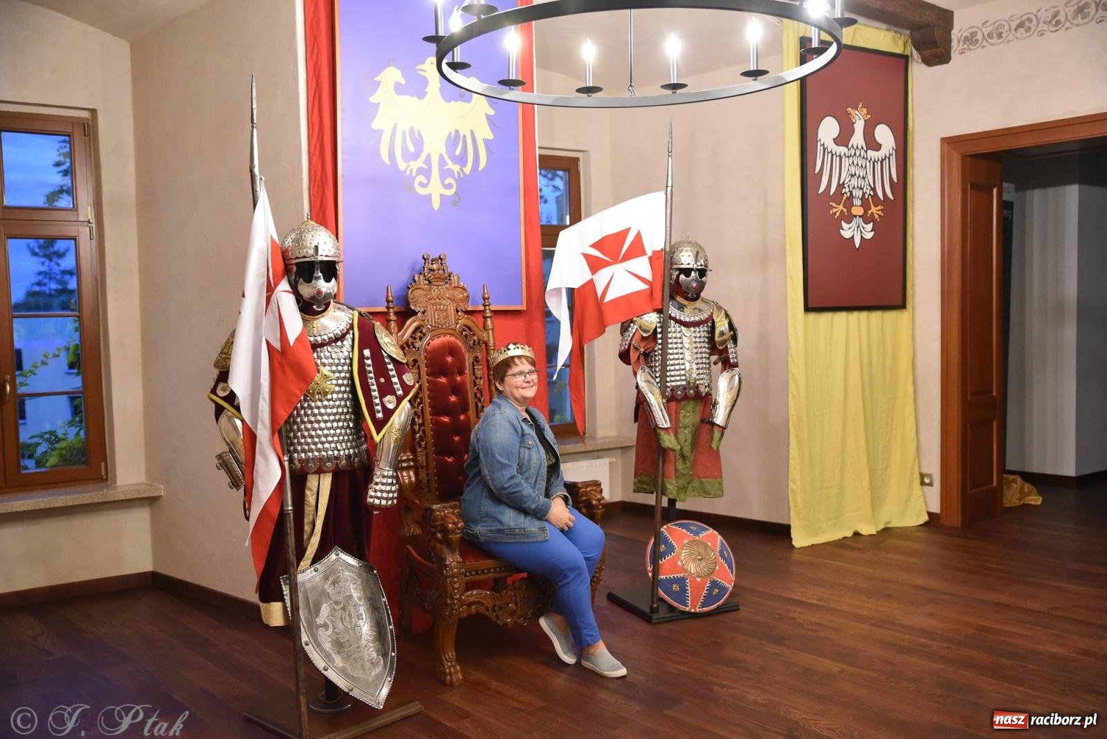 Zdjęcie w galerii na portalu naszraciborz.pl: Nocne zwiedzanie zamku w Raciborzu z wejściem do podziemi starej baszty wiadomości z regionu