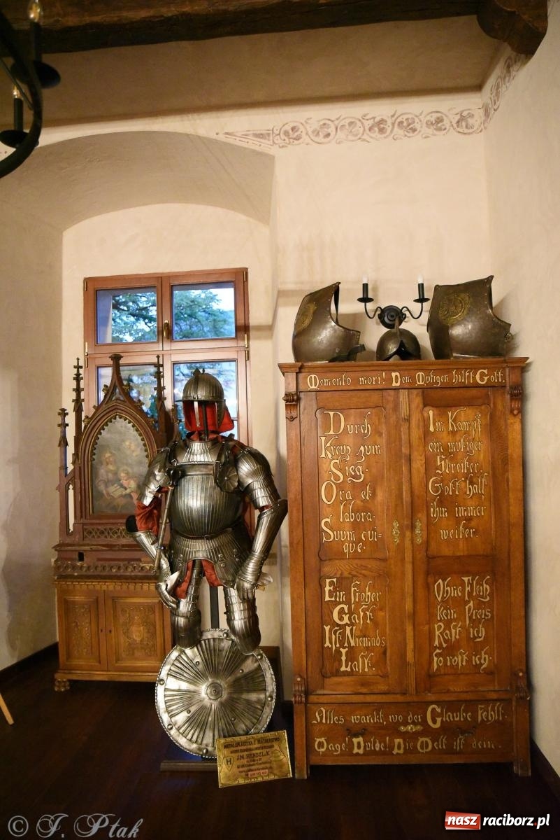 Zdjęcie w galerii na portalu naszraciborz.pl: Nocne zwiedzanie zamku w Raciborzu z wejściem do podziemi starej baszty wiadomości z regionu