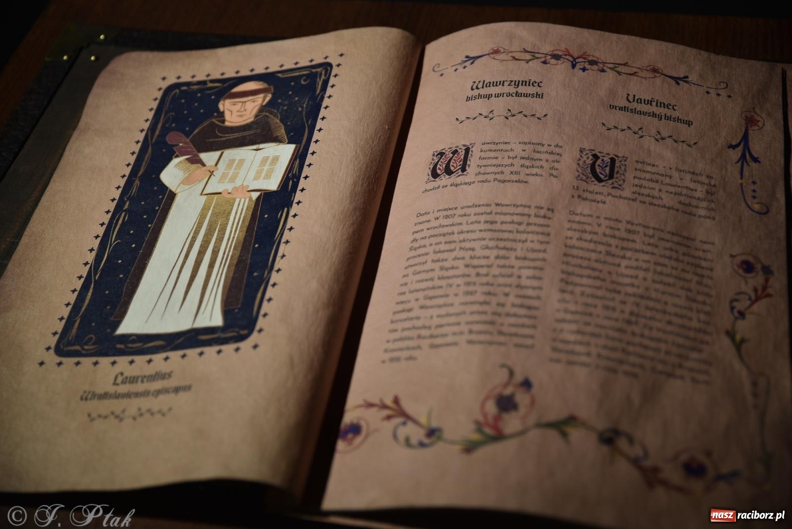 Zdjęcie w galerii na portalu naszraciborz.pl: Nocne zwiedzanie zamku w Raciborzu z wejściem do podziemi starej baszty wiadomości z regionu