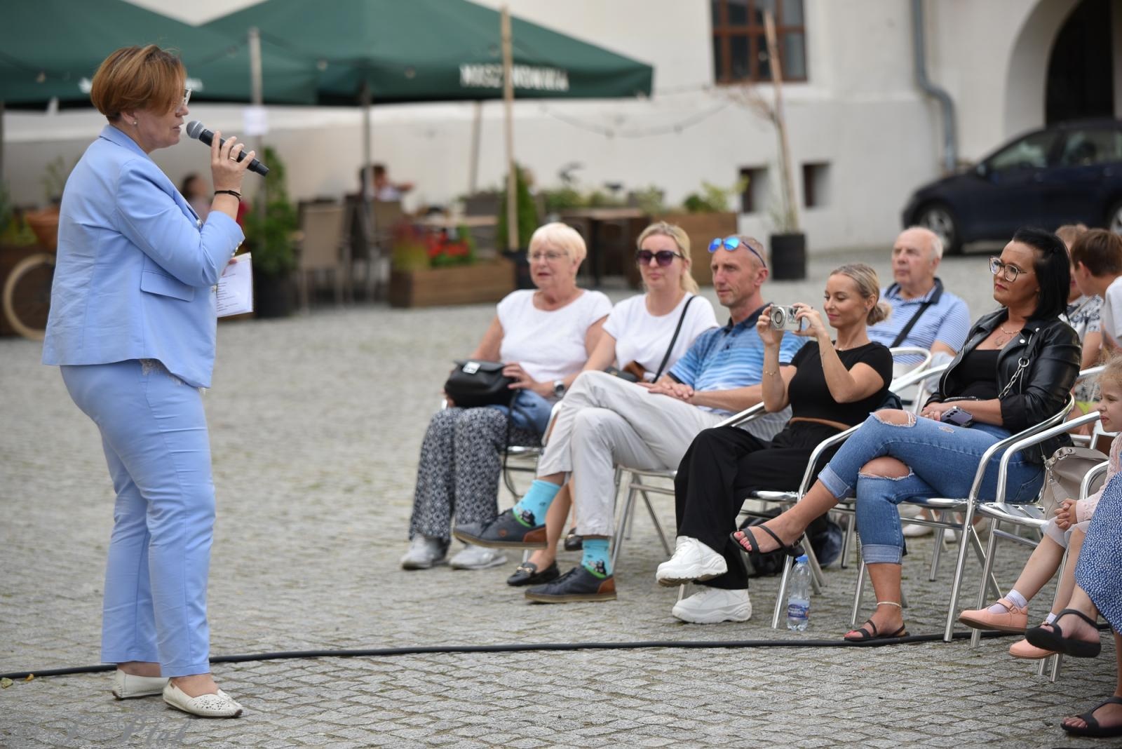 Zdjęcie w galerii na portalu naszraciborz.pl: Wokalistki MDK zaśpiewały na Zamku w Raciborzu [FOTO i WIDEO] wiadomości z regionu