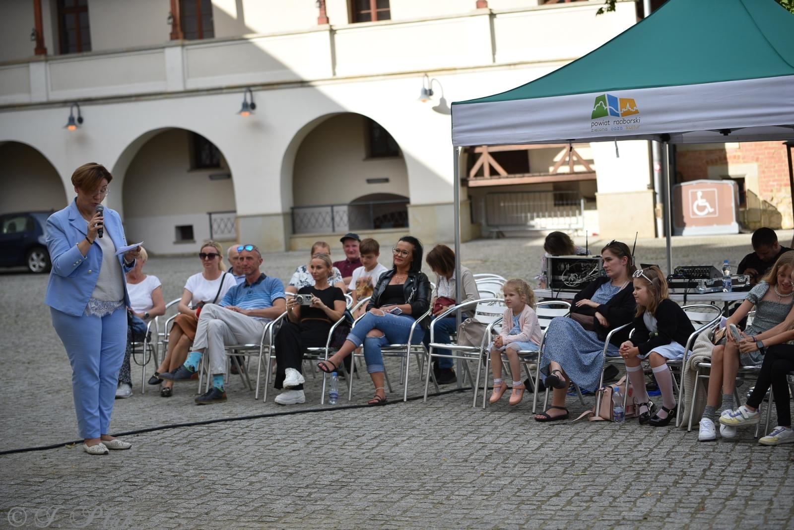 Zdjęcie w galerii na portalu naszraciborz.pl: Wokalistki MDK zaśpiewały na Zamku w Raciborzu [FOTO i WIDEO] wiadomości z regionu